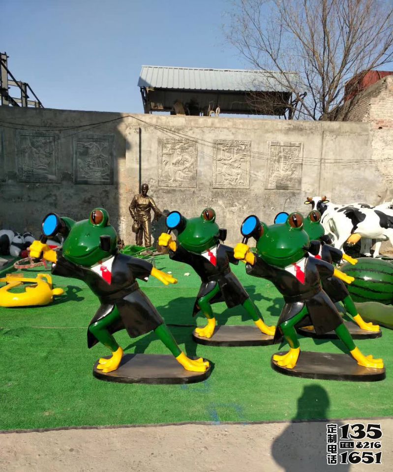 公園景區玻璃鋼卡通創意青蛙雕塑 公園景區玻璃鋼卡通創意青蛙雕塑